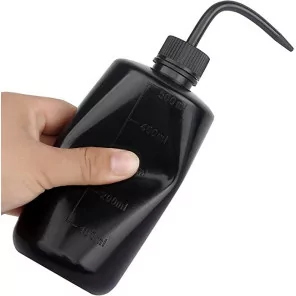 Schwarze Plastikwaschflasche (500 ml)